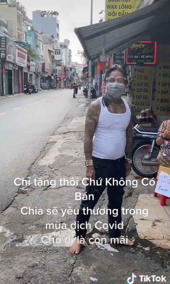 Tinh nguyen vien chong dich xam kin nguoi: Dung xem mat bat hinh dong-Hinh-7