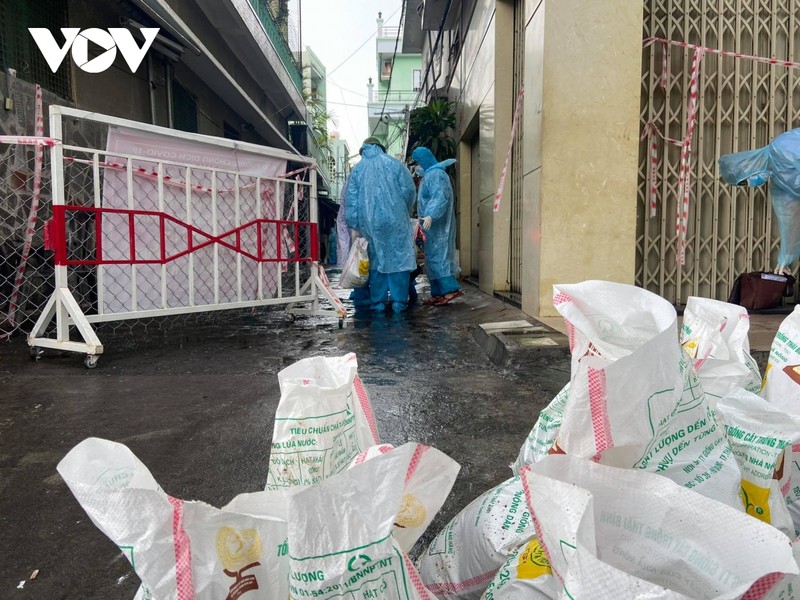 Da Nang: Xet nghiem nguoi dan vung do khi di so tan tranh bao