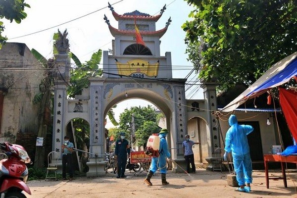 Ha Noi cach ly hon 9.000 nguoi trong mot xa vi xuat hien nhieu ca COVID-19