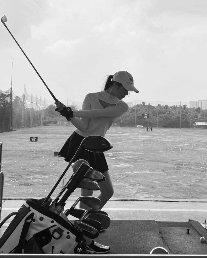 Dang anh choi golf, MC Thanh Thanh Huyen bi netizen 