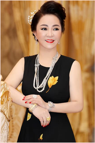 Tu hao khoe mat moc, ba Phuong Hang nhan binh luan la tu netizen