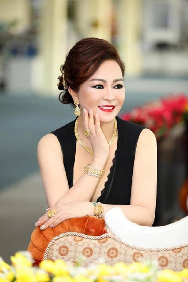 “Co thu ky” cua ba Phuong Hang mac loi, netizen tran vao soi moi-Hinh-12
