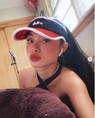 Hot girl Gen Z khoe vong 3 phan cam, netizen 