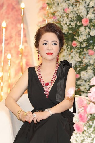 Ba Phuong Hang bong hoa beauty blogger, netizen to mo tham khao-Hinh-10