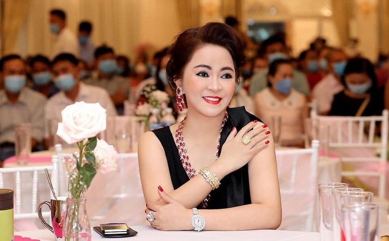 Ba Phuong Hang bong hoa beauty blogger, netizen to mo tham khao-Hinh-12