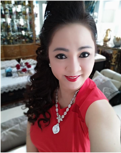 Ba Phuong Hang bong hoa beauty blogger, netizen to mo tham khao-Hinh-6