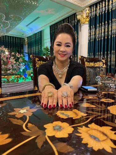 Ba Phuong Hang bong hoa beauty blogger, netizen to mo tham khao-Hinh-7