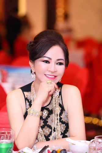 Ba Phuong Hang bong hoa beauty blogger, netizen to mo tham khao-Hinh-9