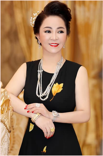 Ba Phuong Hang bong hoa beauty blogger, netizen to mo tham khao