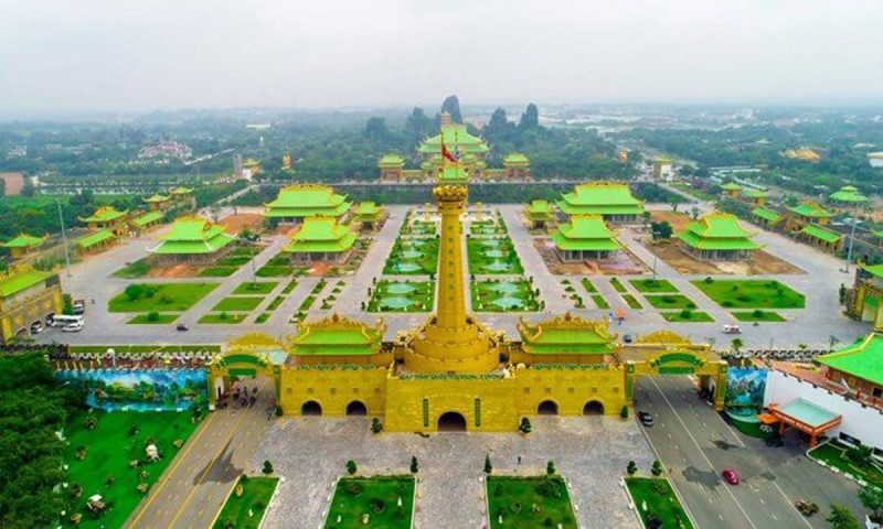 Dich than toi Dai Nam, ba Phuong Hang bi soi trang phuc