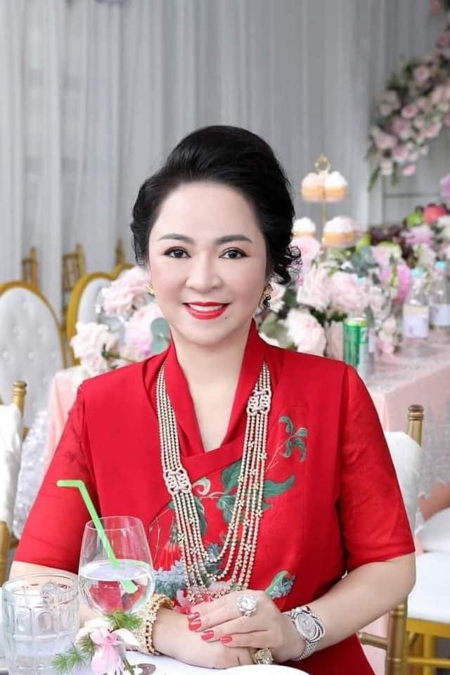 Xuat hien o Dai Nam, ba Phuong Hang lam netizen ngo ngang nhan sac-Hinh-8