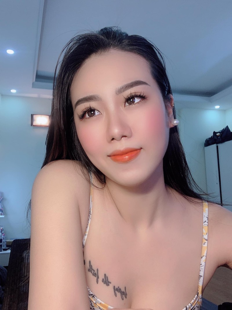 Co vu DT Viet Nam tai My Dinh, gai xinh bi netizen 