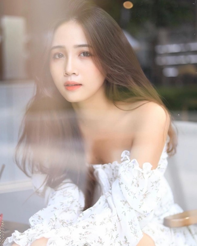 Mac ao dai khong bo chen van dep, gai xinh Dak Lak gay sot-Hinh-6