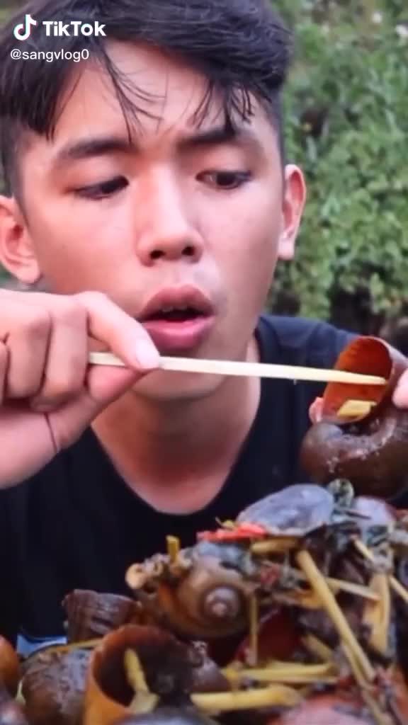YouTuber ngheo nhat Viet Nam bat ngo 