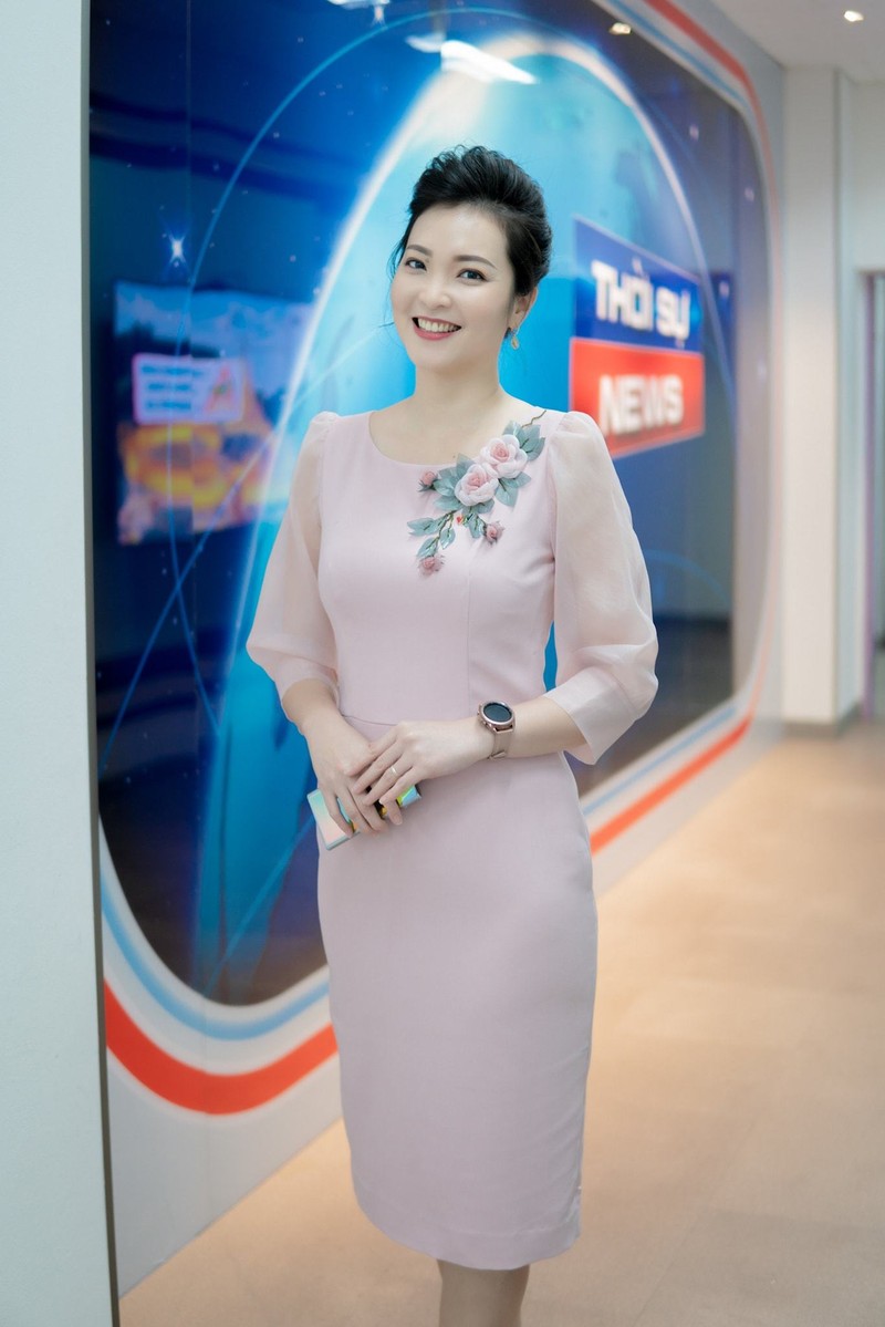 Lo nguoi “tram cho” BTV Hoai Anh tiep song ban tin thoi su 19h-Hinh-7