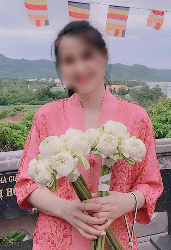 Ra di o tuoi 28, ban gai cu Minh Nhua lam netizen xot xa