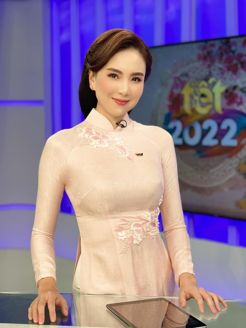 MC xinh nhat VTV khoe vong eo nho nhan ngay dau nam-Hinh-3