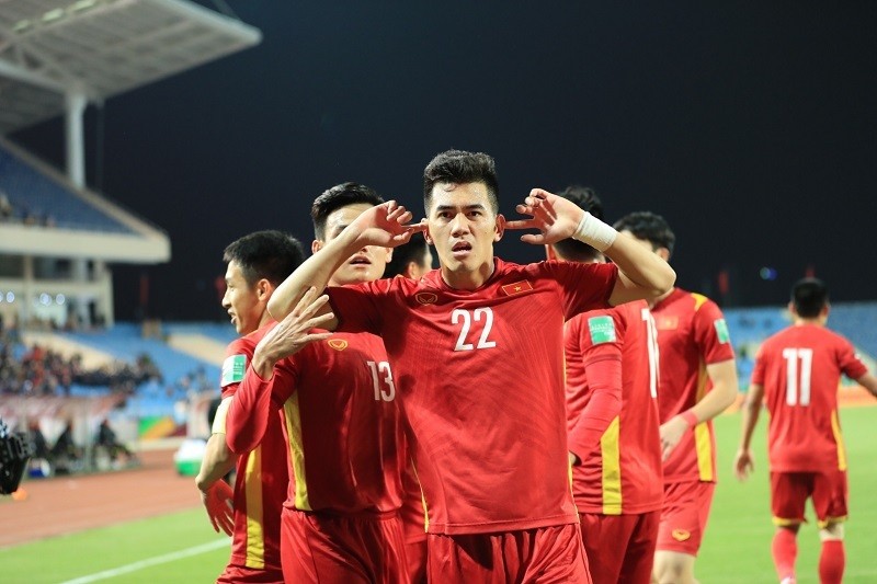 Ha Trung Quoc, doi tuyen Viet Nam vung top 100 cua FIFA