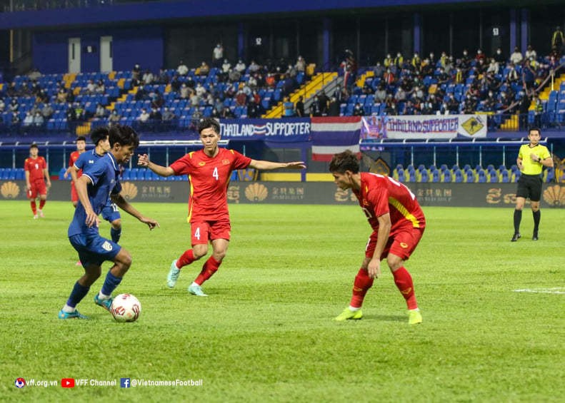 Thang nhe U23 Thai Lan, U23 Viet Nam oai phong vao ban ket-Hinh-3