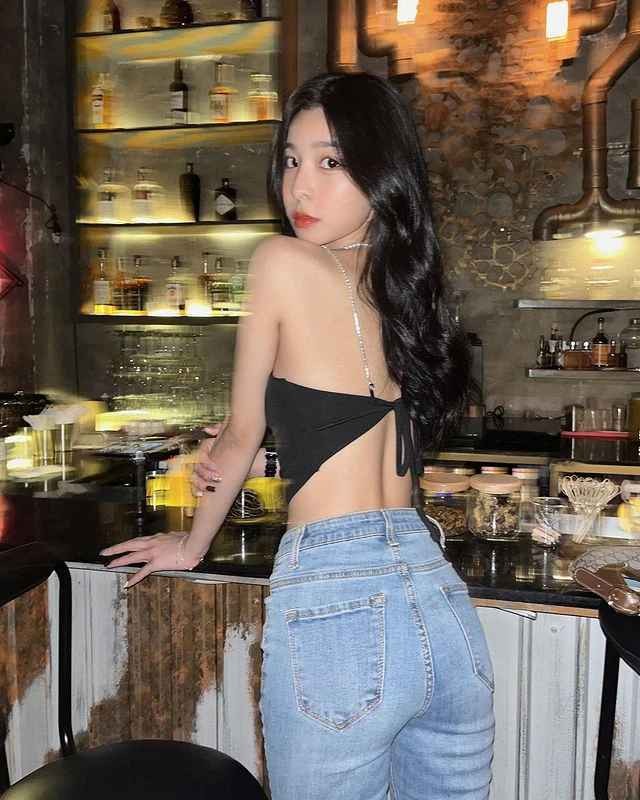 Danh tinh hot girl TikTok lam netizen 