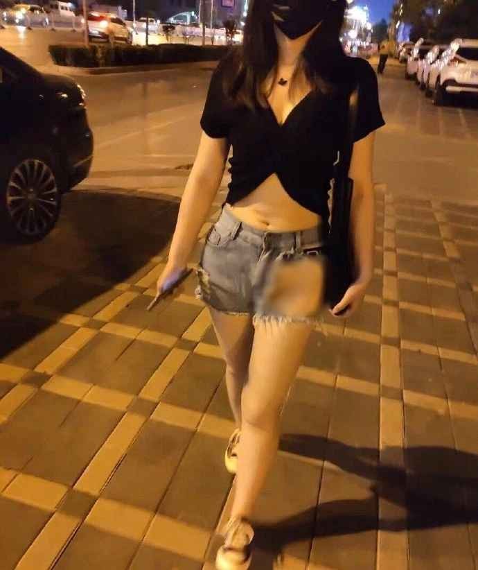 Dien vay cat xe qua cao, gai xinh lam netizen ngan ngam-Hinh-12