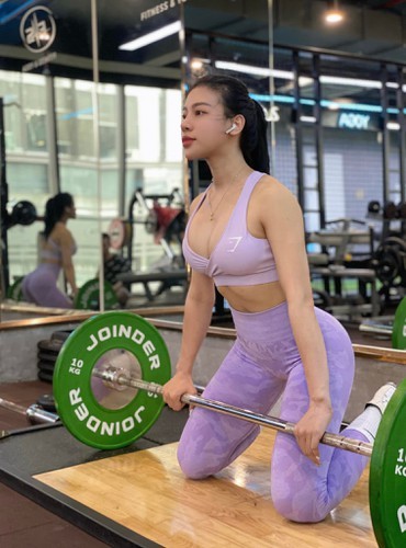 Di sieu thi, “hot girl phong gym” dien do bo sat khoe tron body-Hinh-7