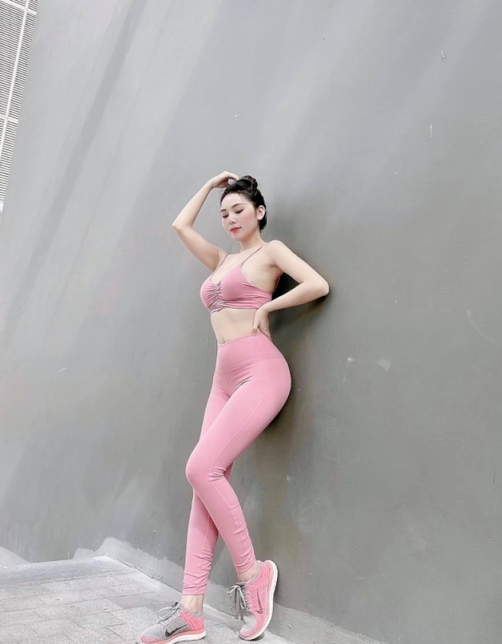 Dang ki thi Hoa hau, TikToker Hoang Kim Chi khoe vong eo dang cap-Hinh-11