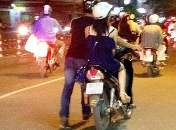 Netizen tranh cai chang trai dat xe... chu y vi tri cua co gai-Hinh-9