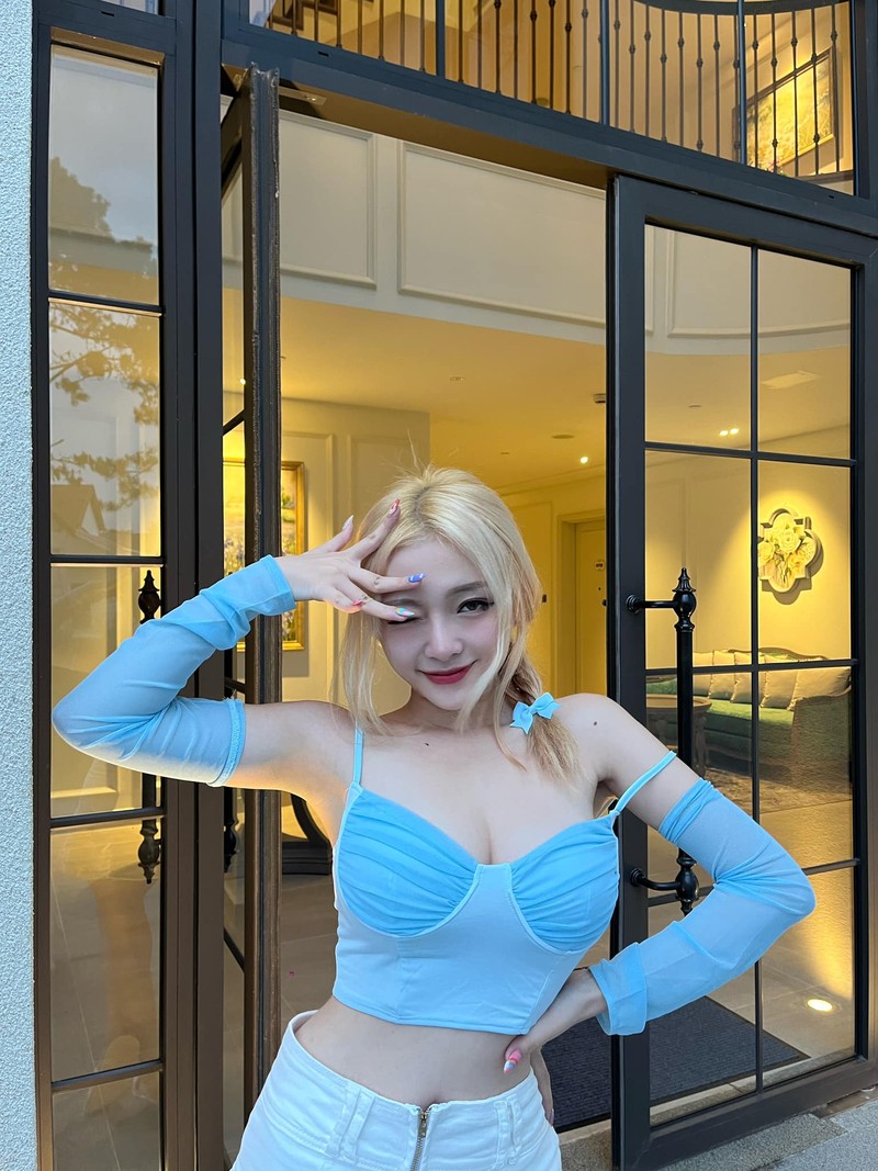 Dong MV cua Hoa hau Huong Giang, streamer 