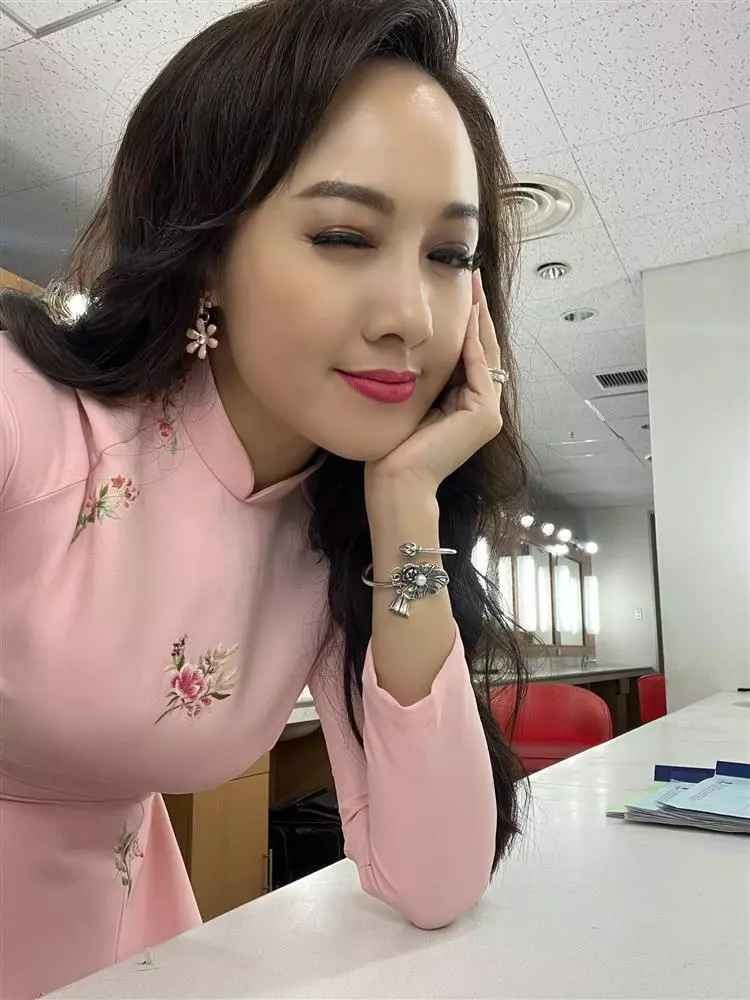 Nhan sac tuoi 45 cua BTV Hoai Anh, tre trung bat ngo-Hinh-3