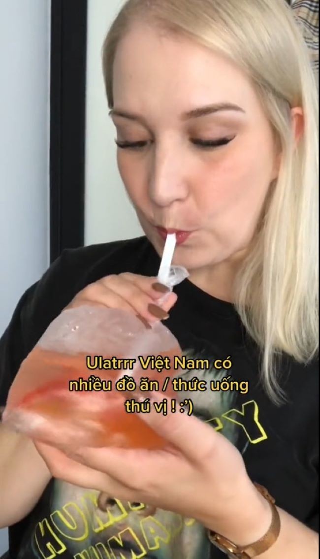 TikToker nuoc ngoai nham tui ban ca la do uong duong pho Viet Nam-Hinh-4