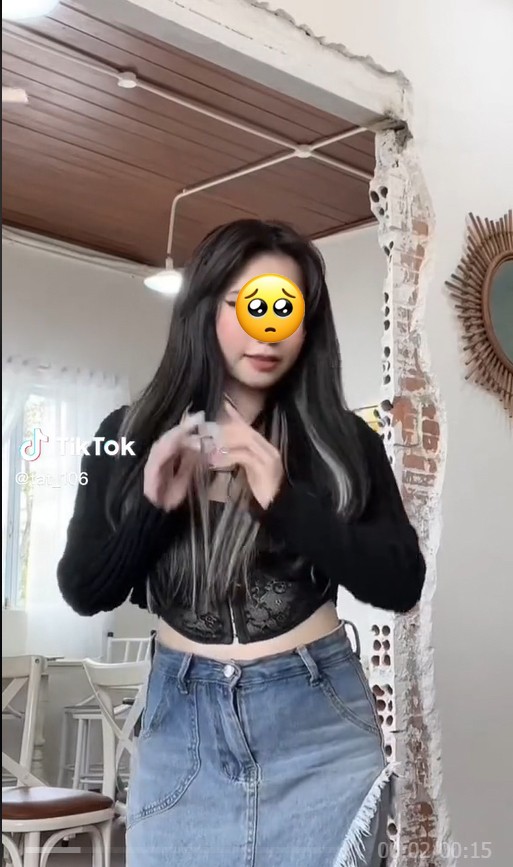 Di cafe tu y keo ban ghe de quay TikTok, nhom ban gay buc xuc-Hinh-10