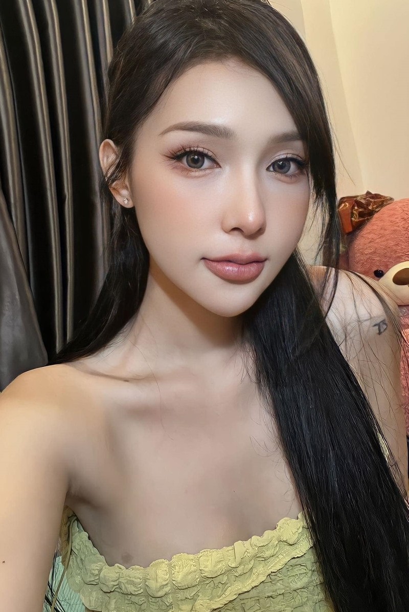 Hot girl chuyen gioi khoe sac voc chuan 