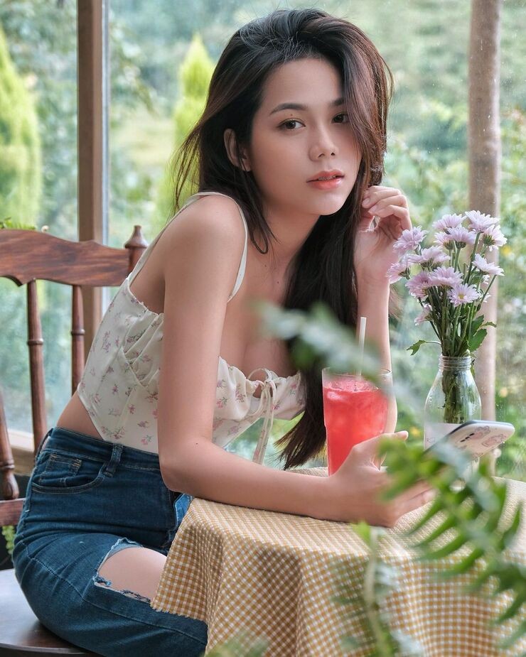 Hot girl Viet tung duoc bao Trung khen 