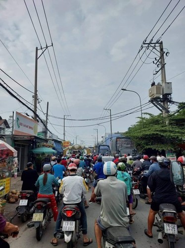 Dung rap cuoi chan het duong, tai xe tong thang vao hoi truong-Hinh-9