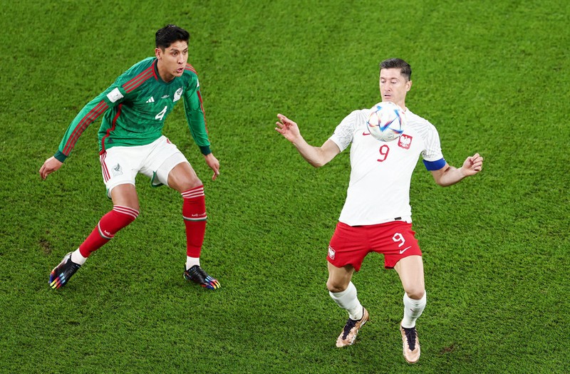 Lewandowski sut 11m truot, Ba Lan chia diem dang tiec voi Mexico