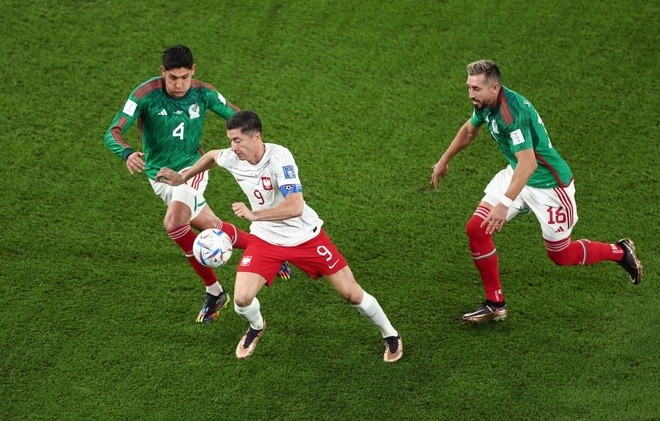 Mexico 0-0 Ba Lan “Lewi” sut truot 11m-Hinh-6
