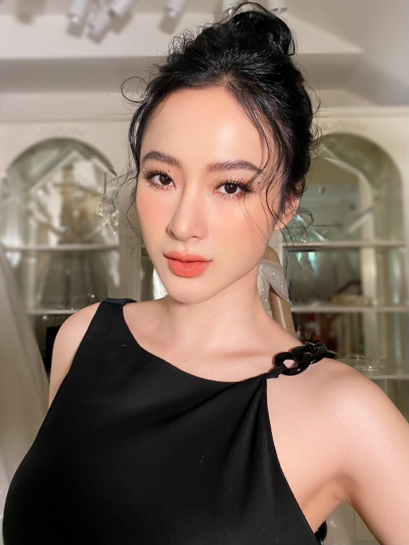 Angela Phuong Trinh mac ao yem, netizen phan ung du doi-Hinh-10