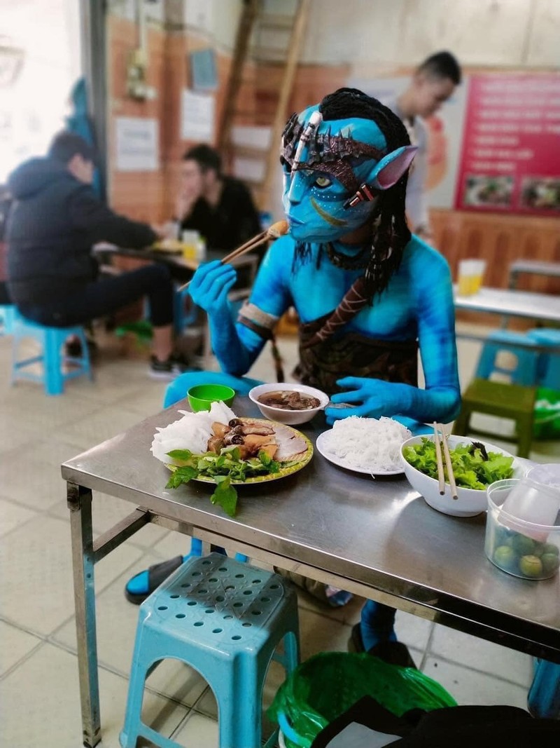 Nguoi Na'vi trong Avatar den duong pho Viet Nam khien netizen cuoi bo-Hinh-2