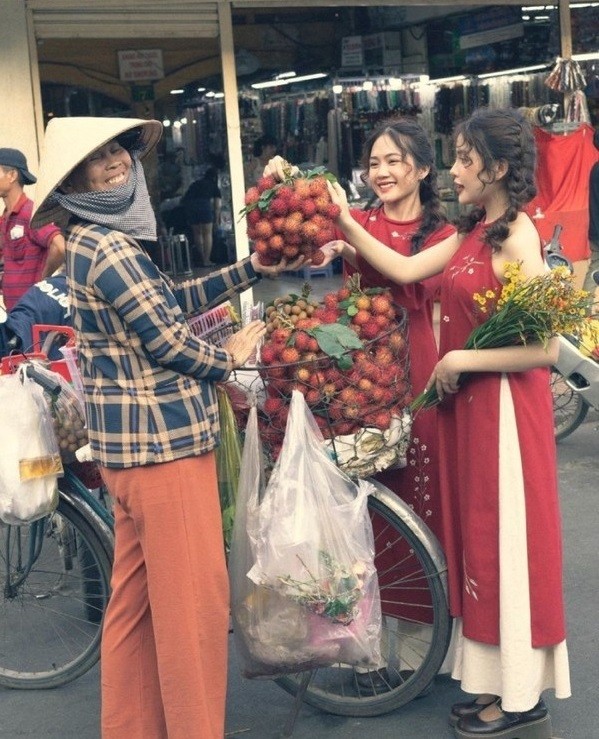 Gioi tre du trend dien ao dai xua don Tet dac sac mien che-Hinh-10