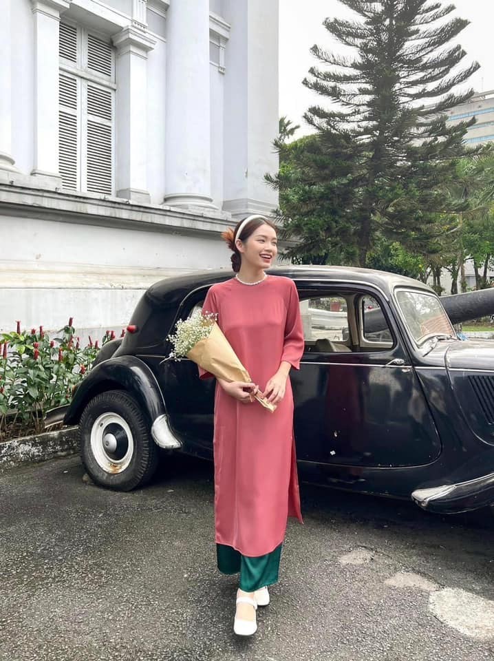 Gioi tre du trend dien ao dai xua don Tet dac sac mien che-Hinh-4