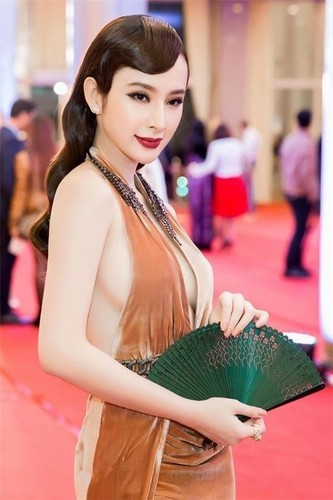 Angela Phuong Trinh lai dien vay khoe co bap luc luong-Hinh-4