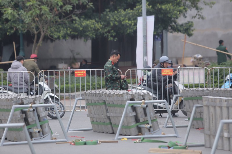 Soi tran dia phao hoa noi thanh Ha Noi truoc gio khai hoa-Hinh-6