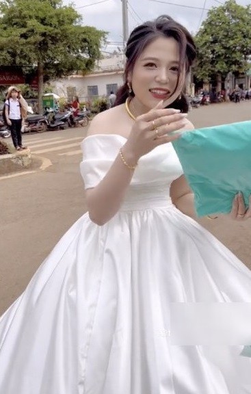 Dương Mịch xách váy cưới chạy tất tả trong phim mới, chị lấy chồng vẫn bị  deadline dí hay gì?