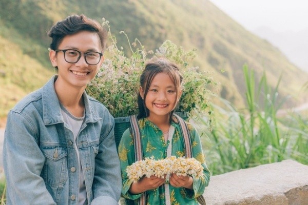 Khoanh khac Mua Thi Dua guong gao chup anh cung du khach-Hinh-6