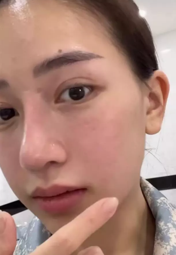Con gai Minh Nhua lo nhan sac khi bi chong 
