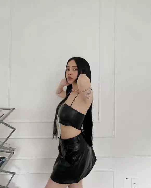 Con gai Minh Nhua lo nhan sac khi bi chong 