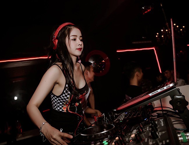 Chom he, DJ Mie khoi dong duong dua khoe bikini cuc chay-Hinh-9