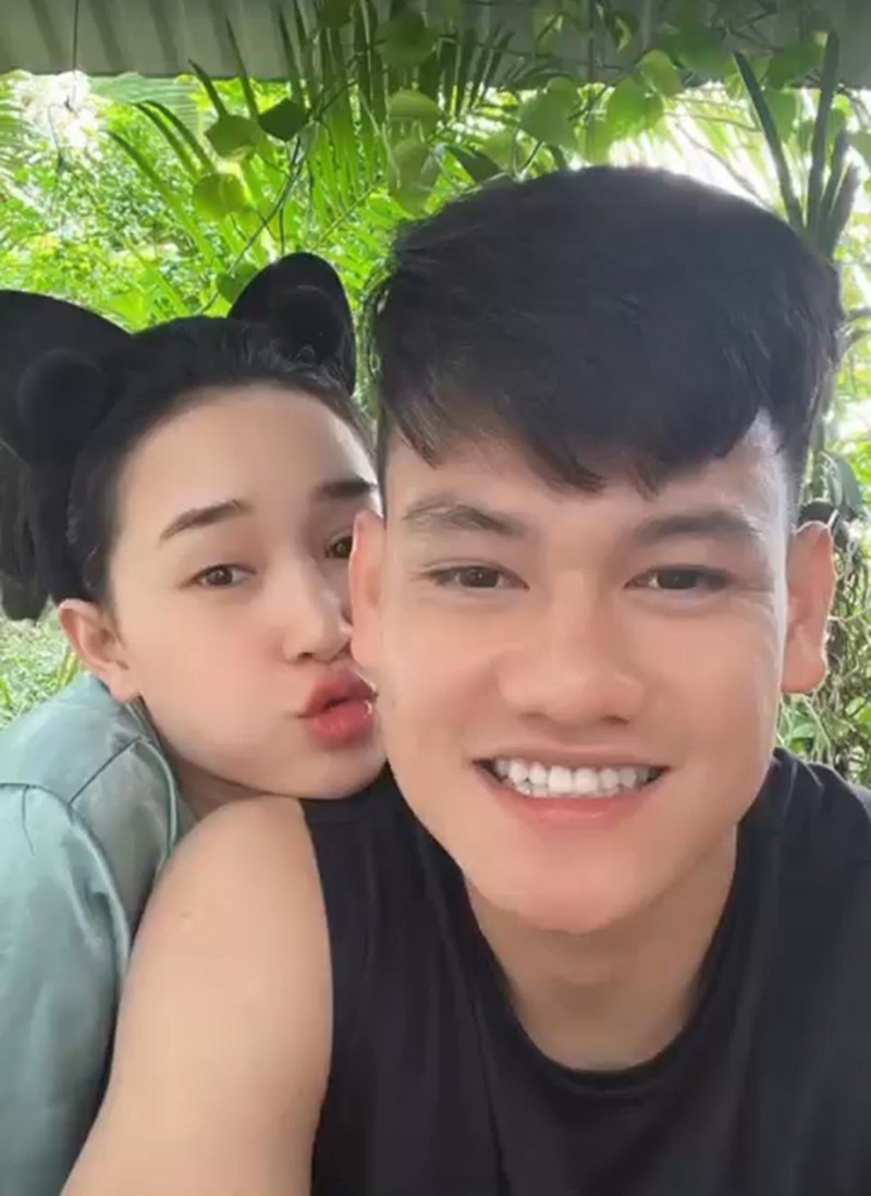 Vo hot girl khoe duoc tuyen thu doi tuyen Viet Nam chieu het muc-Hinh-11