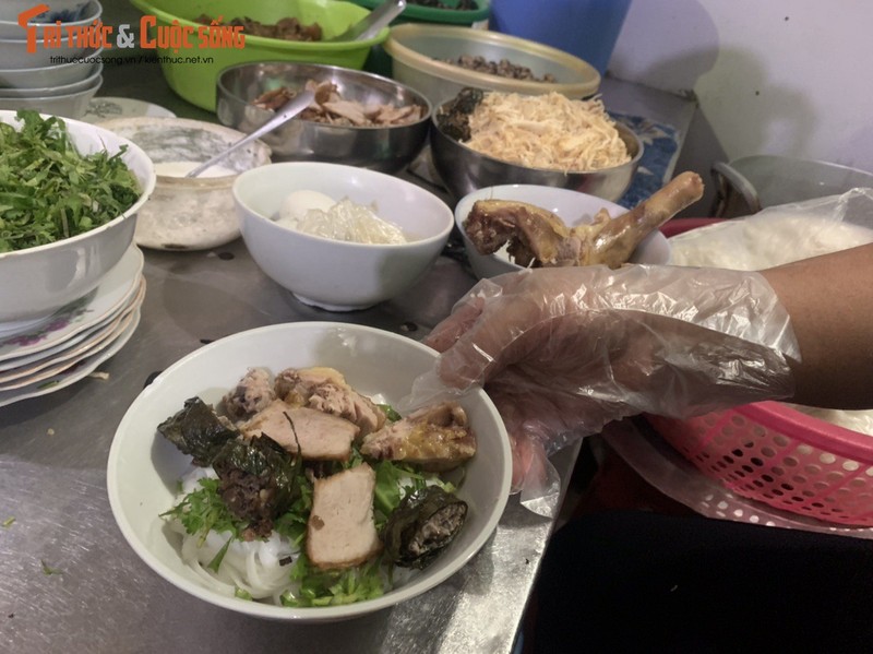 Quan pho Nam Dinh thu hut food review ve muc gia 